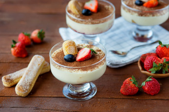 Картинка еда мороженое +десерты печенье савоярди десерт клубника