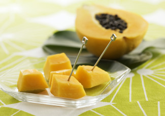 Картинка еда папайя тропические фрукты шпажки