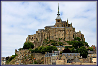 обоя mont, saint, michel, unesco, world, heritage, города, крепость, мон, сен, мишель, франция, город, дома, холм, замок, крепостные, стены, башни