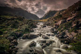 обоя gap, of, dunloe, ireland, природа, реки, озера, ручей, камни, ирландия, перевал, горы, речка