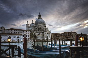 Картинка города венеция италия гондолы канал собор