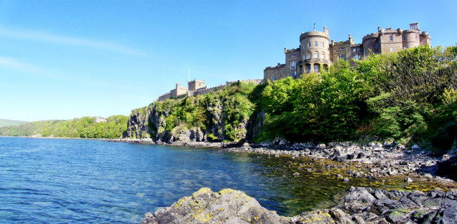 Обои картинки фото culzean, castle, from, the, sea, города, дворцы, замки, крепости, озеро, башни, стены, замок
