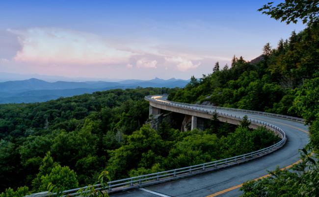 Обои картинки фото blue, ridge, parkway, usa, природа, дороги, лес, горы, аппалачи, appalachian, mountains