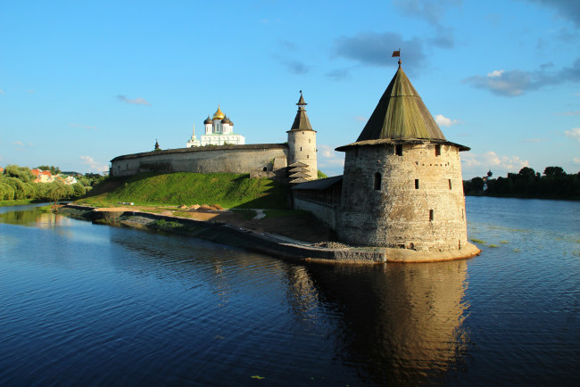 Обои картинки фото псковская, крепость, города, дворцы, замки, крепости, река