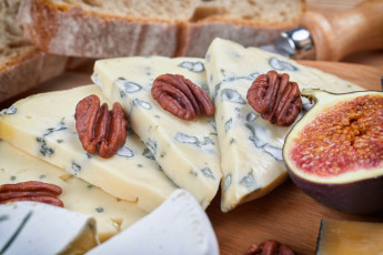 Картинка еда сырные+изделия сыр хлеб виноград орехи зелень инжир
