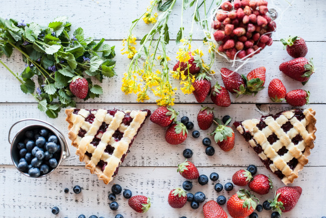 Обои картинки фото еда, пироги, пирог, начинка, фрукты, ягоды, цветы