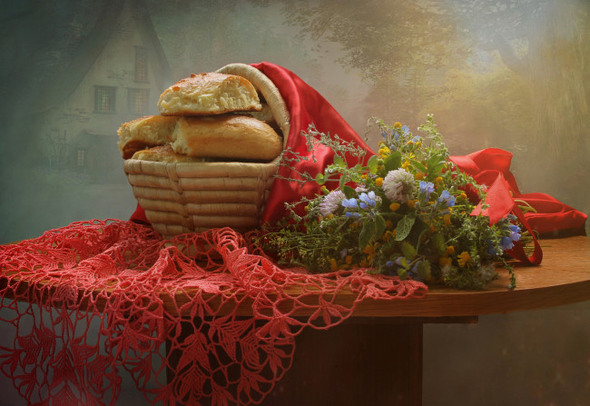 Обои картинки фото еда, хлеб,  выпечка, май, весна, корзинка, цветы, натюрморт, пирожки, сказка