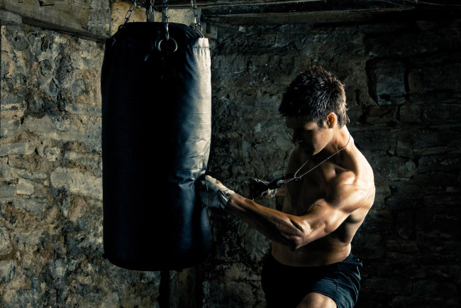 Обои картинки фото мужчины, unsort, груша, боксерская, бокс, мышцы
