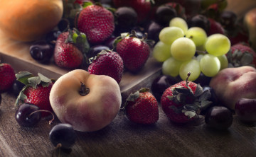 обоя еда, фрукты, ягоды, персик, виноград, вишня, клубника