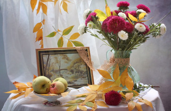 обоя еда, Яблоки, букет, астры, картина, листья, осень, яблоки, натюрморт