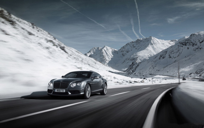 Обои картинки фото bentley continental v8, автомобили, bentley, темный, бентли, шоссе, трасса, дорога, скорость, серый, горы, снег