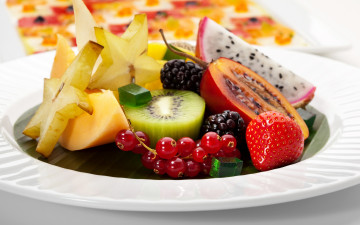 Картинка еда фрукты +ягоды currant fruit berry ежевика смородина маракуйя карамбола peach киви персик