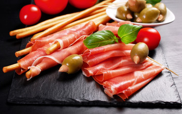 Картинка еда колбасные+изделия tomato olives бекон нарезка помидоры оливки bacon