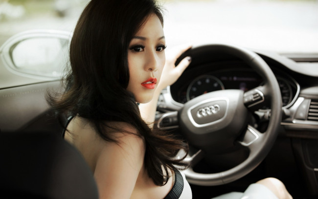 Обои картинки фото девушки, - азиатки, брюнетка, лицо, машина, руль