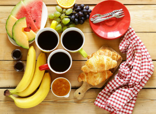 обоя еда, разное, виноград, дыня, бананы, салфетка, апельсин, круассаны, джем, кофе