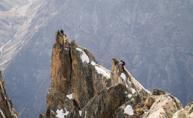 Обои картинки фото природа, горы, эгюий-дибона, альпинисты, люди, скалы