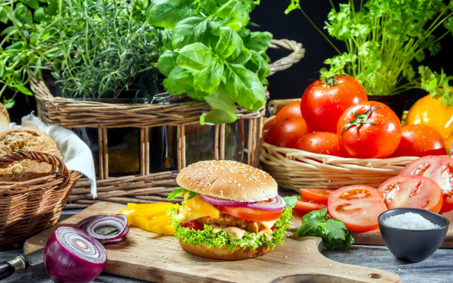Обои картинки фото еда, бутерброды,  гамбургеры,  канапе, базилик, гамбургер, помидоры, зелень, лук, соль