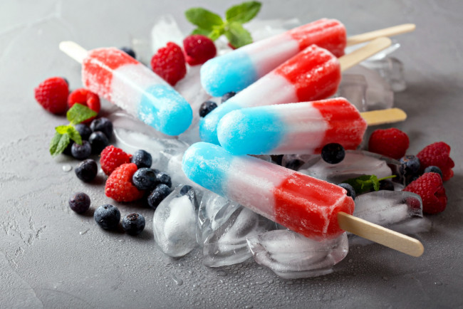 Обои картинки фото еда, мороженое,  десерты, черника, малина, лед, ягоды, фруктовое