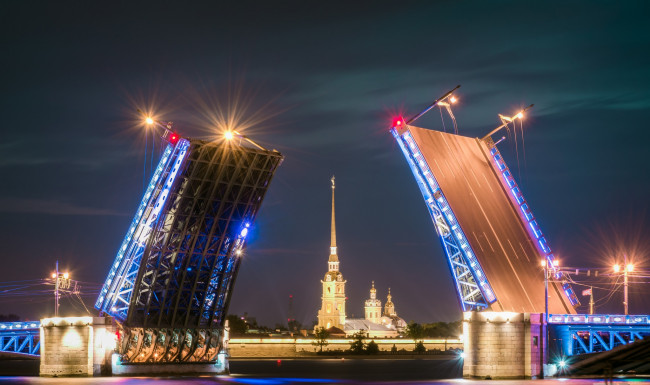 Обои картинки фото dvortsovyy bridge, города, санкт-петербург,  петергоф , россия, шпиль, мост, река