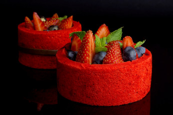 Картинка еда клубника +земляника десерт пирожное ягоды