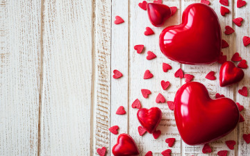 Картинка праздничные день+святого+валентина +сердечки +любовь romantic wood heart love сердечки сердце любовь