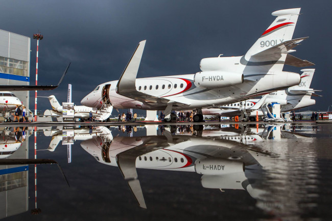 Обои картинки фото dassault falcon 900lx, авиация, пассажирские самолёты, выставка, деловой, авиации, photo, dassault, falcon, 900lx, jetexpo