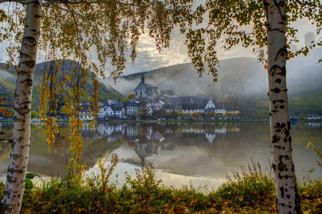 Обои картинки фото германия, элленц, польтерсдорф, города, пейзажи, дома, река, осень, туман