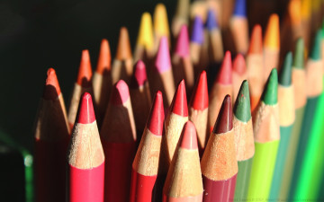 Картинка разное канцелярия +книги цветные карандаши