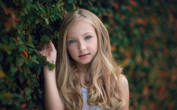 Картинка разное дети девочка блондинка лицо стена растения
