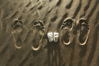 Картинка разное одежда +обувь +текстиль +экипировка следы песок
