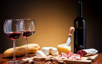 Картинка еда разное вино багет сыр орехи ветчина колбаса