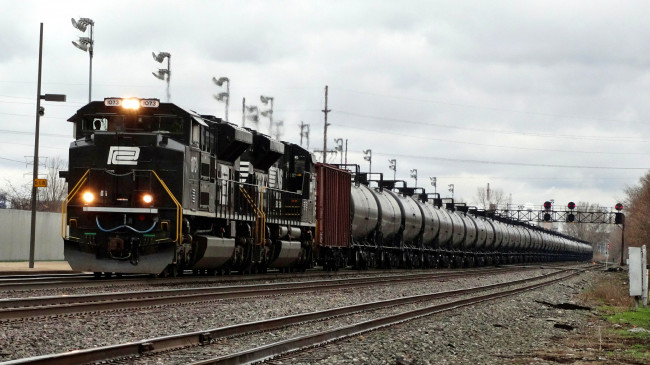 Обои картинки фото техника, поезда, грузовой, состав, цистерны, паровоз
