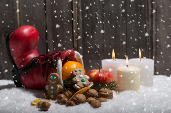 обоя праздничные, - разное , новый год, пряник, снег, сапог, свечи, орехи
