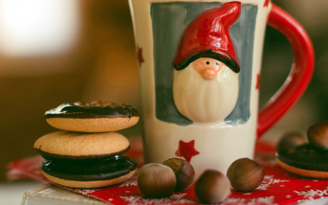 Обои картинки фото праздничные, угощения, печенье, орехи, чашка