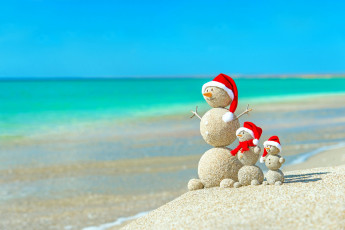 обоя праздничные, снеговики, море, пляж, колпаки