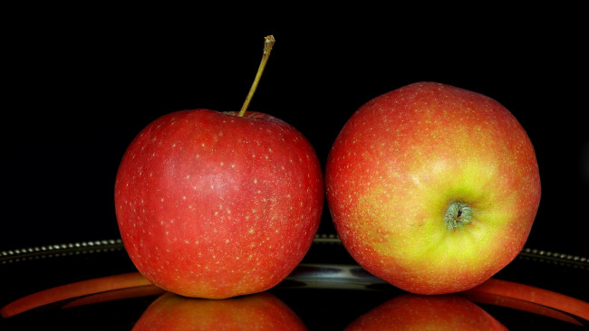 Обои картинки фото еда, яблоки, дуэт