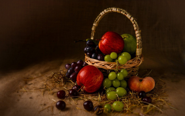 Обои картинки фото еда, фрукты,  ягоды, яблоки, виноград, корзинка