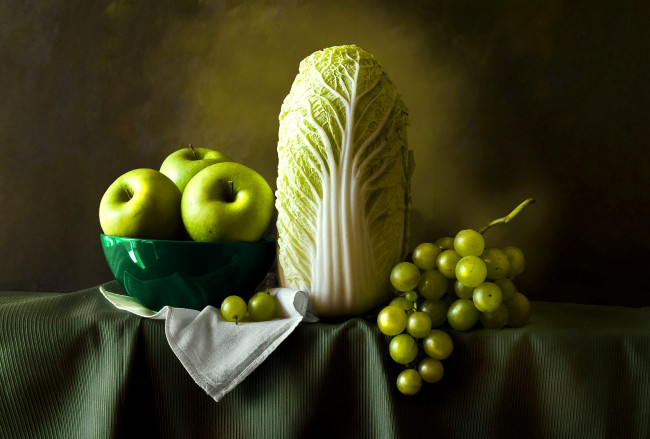 Обои картинки фото еда, фрукты, овощи, вместе, яблоки, виноград, зеленый, пекинская, капуста