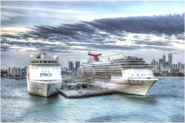 Обои картинки фото melbourne cruiseships, корабли, лайнеры, причал, порт, суда, город