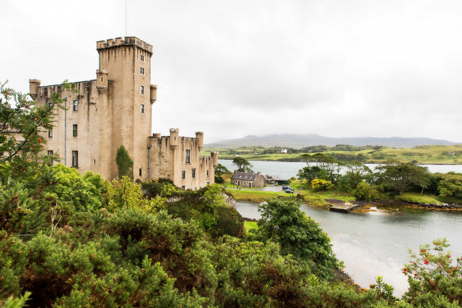 Обои картинки фото dunvegan castle, города, замки англии, пейзаж, шотландия, замок, scotland, castle, dunvegan