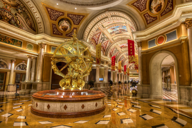 Обои картинки фото golden armillary sphere, интерьер, холлы,  лестницы,  корридоры, скульптура, фойе, колоннада