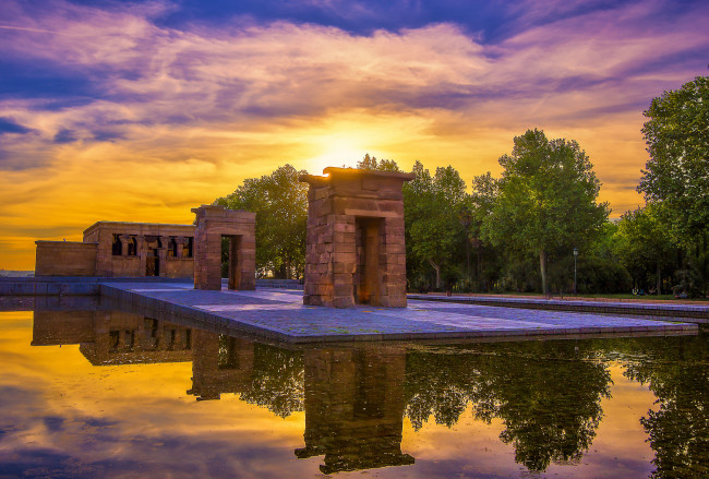 Обои картинки фото temple of debod and the wild sunset, города, мадрид , испания, водоем, храм