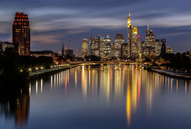 Обои картинки фото города, франкфурт-на-майне , германия, ночь, франкфурт-на-майне, мост, дома, огни