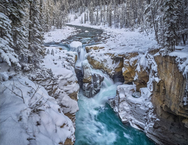Обои картинки фото природа, водопады, снег, камни, река, зима