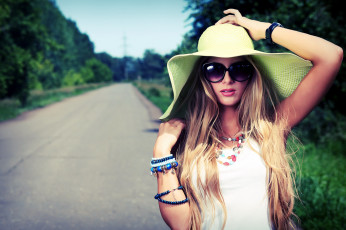 Картинка девушки -+блондинки +светловолосые шоссе блондинка шляпа браслеты очки
