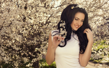 Картинка девушки -+брюнетки +шатенки весна цветущая вишня брюнетка