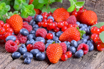 Картинка еда фрукты +ягоды клубника ягоды россыпь красная смородина малина голубика