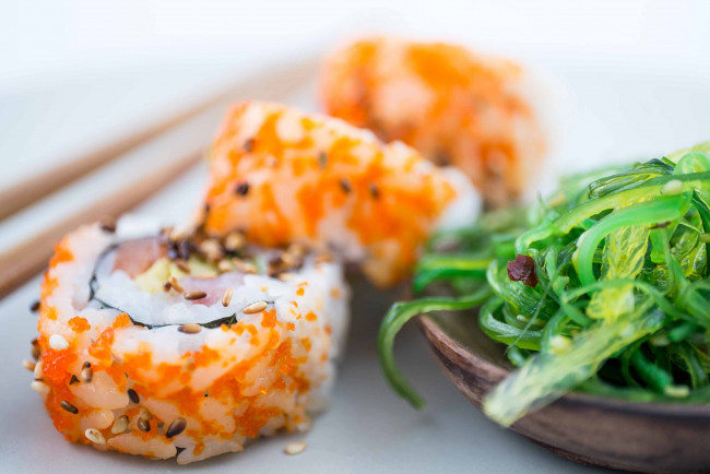 Обои картинки фото еда, рыба,  морепродукты,  суши,  роллы, роллы, суши