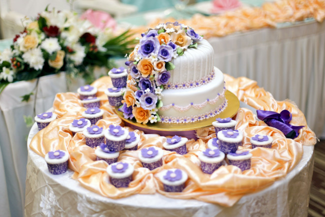 Обои картинки фото еда, торты, стол, кексы, торт, свадьба