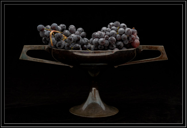 Обои картинки фото еда, виноград, ваза